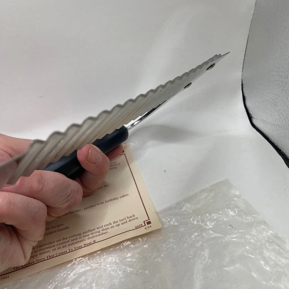 Pampered Chef Garnisher 1090 Wavy Crinkle Cut Slicer Silver Black Stainless